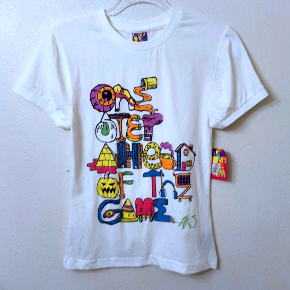 Akdmiks Juniors/Youth Fitted T-Shirt Size XL White Multicolor